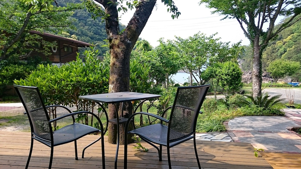 Cottage (102, 105), Non-Smoking photo 3