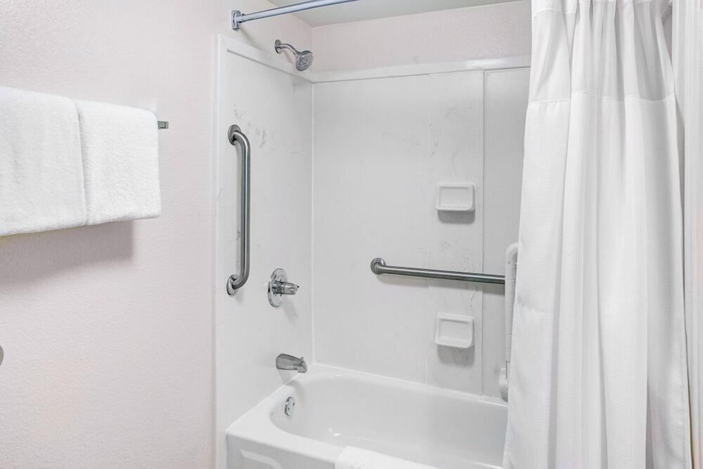 Room, 2 Queen Beds - Photo 4