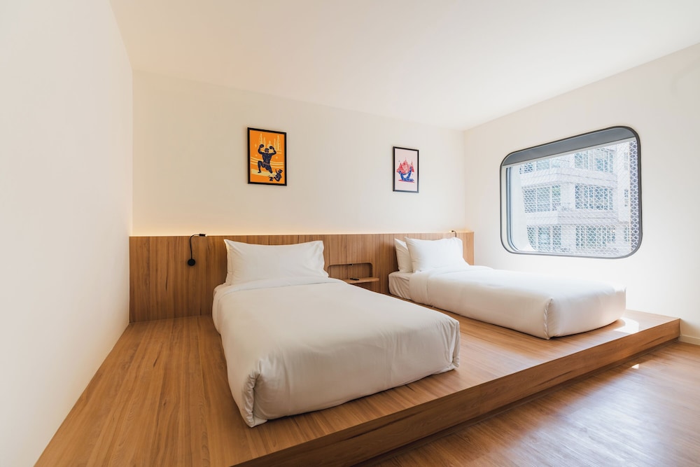 Premier Double Room, 1 King Bed photo 3