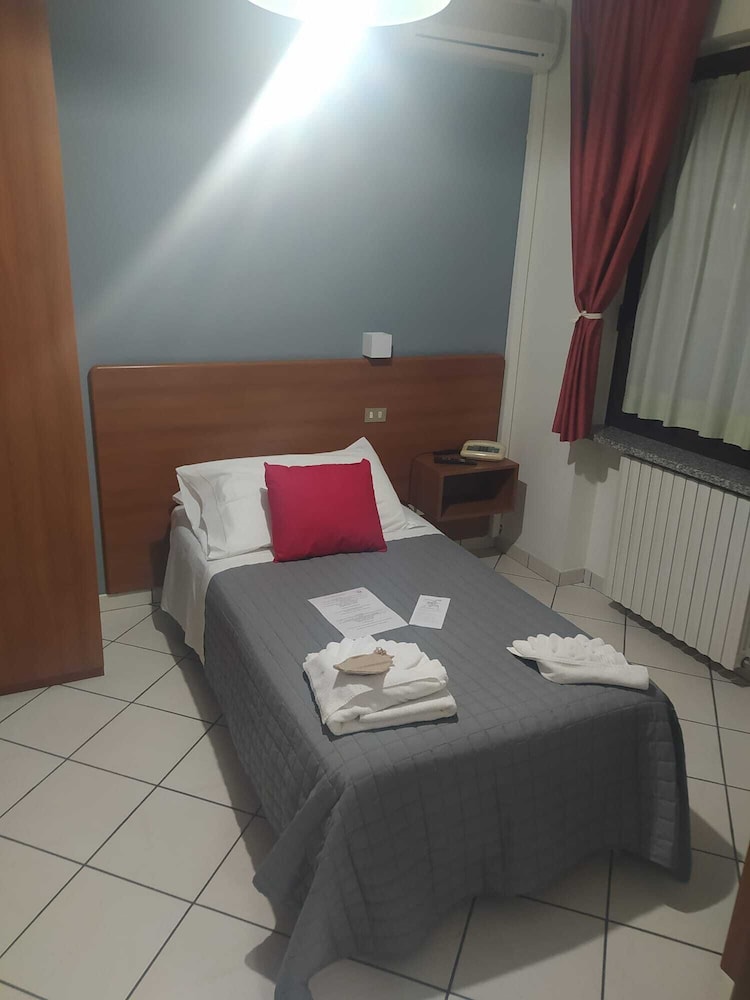 Single Room photo 2