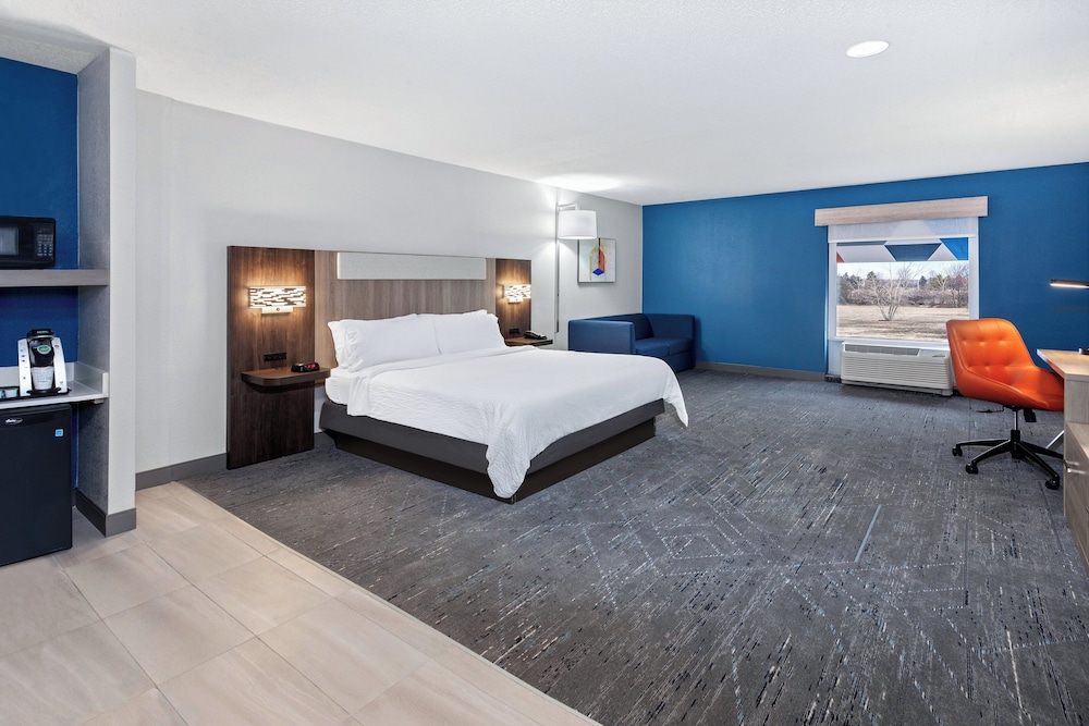 Suite, 1 King Bed - Photo 6