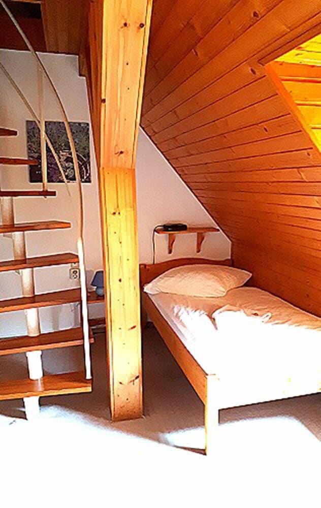 Single Room photo 3
