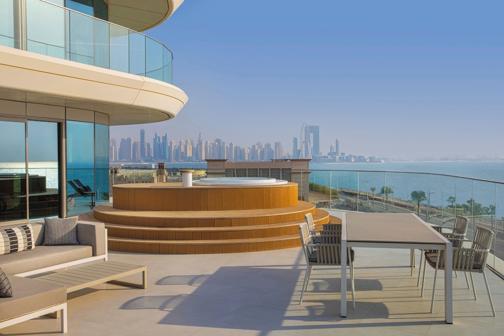 Marvelous Jacuzzi Suite, 1 Bedroom Suite, 1 King, Skyline View, Terrace, Whirlpool