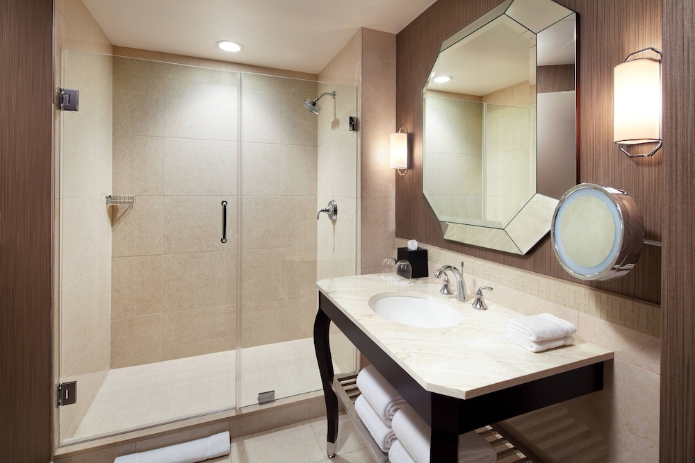 Sheraton McKinney, Bild 2