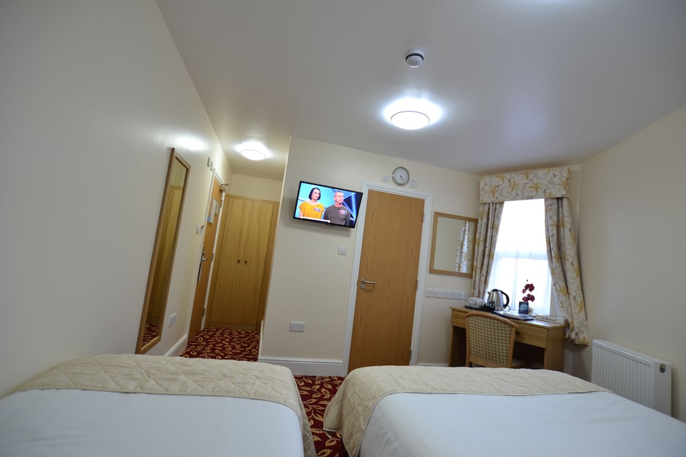 Family Room, 2 Double Beds, Non Smoking photo 2