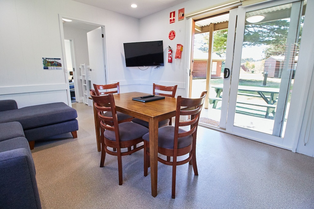 One Bedroom Cedar Cottage photo 3