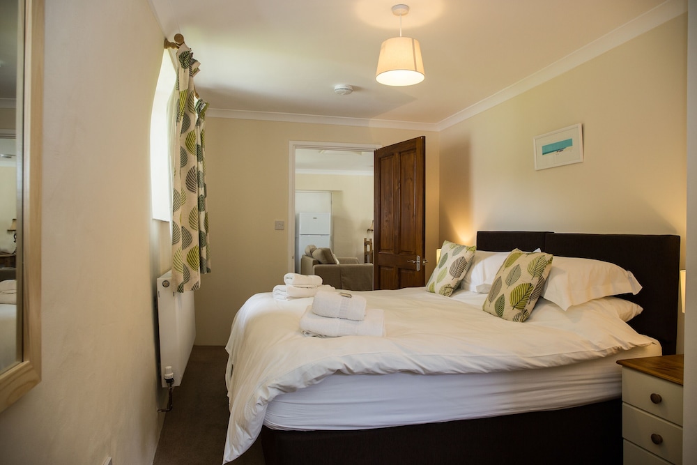 Classic Cottage, Accessible, Courtyard View (Pendragon Cottage Llamrai) photo 3