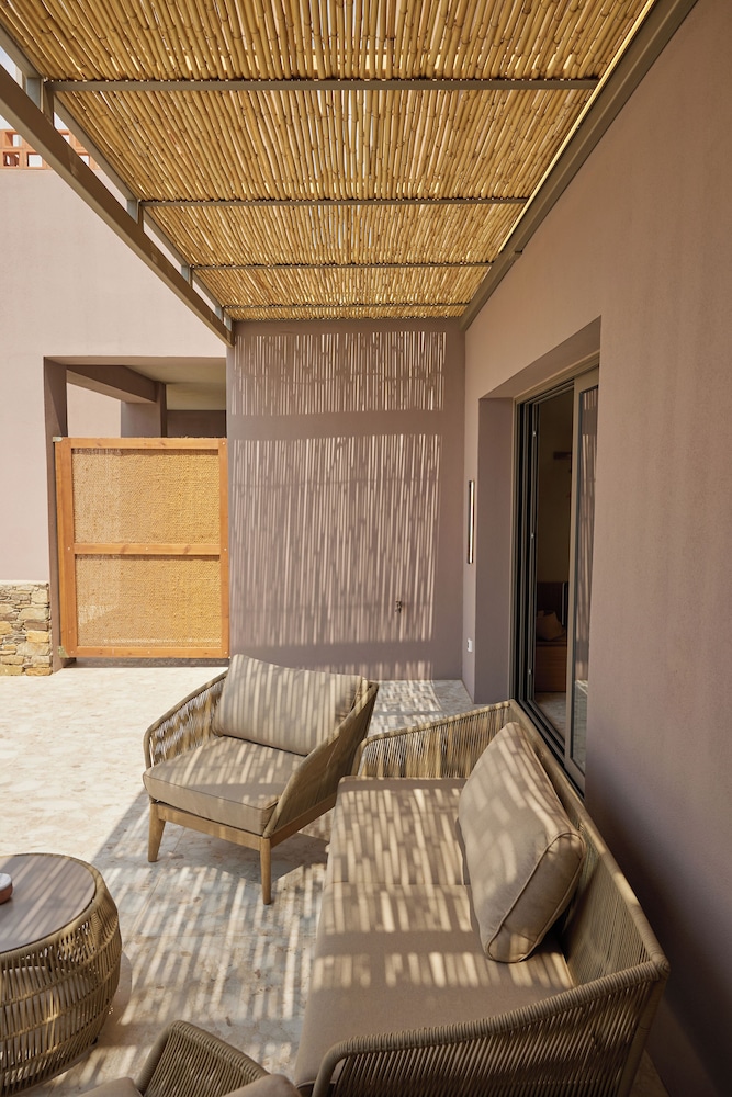 Superior Suite with Plunge Pool - Photo 12