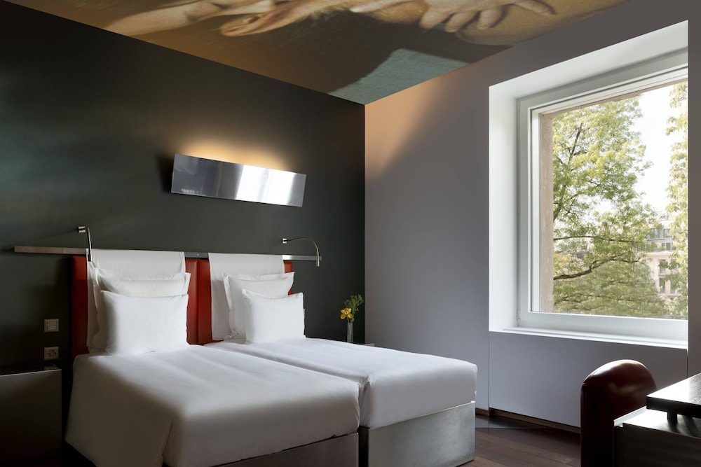 Deluxe Studio, 2 Twin Beds, Park View - Photo 3