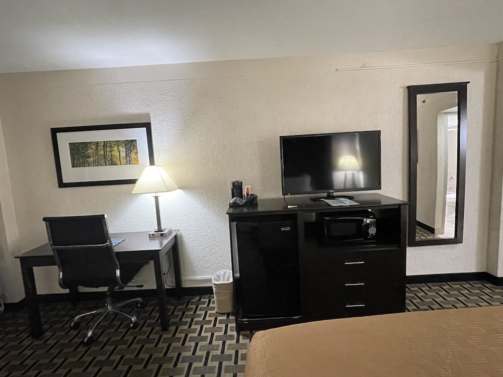 Business Studio Suite, 1 King Bed with Sofa bed, Non Smoking - Photo 2
