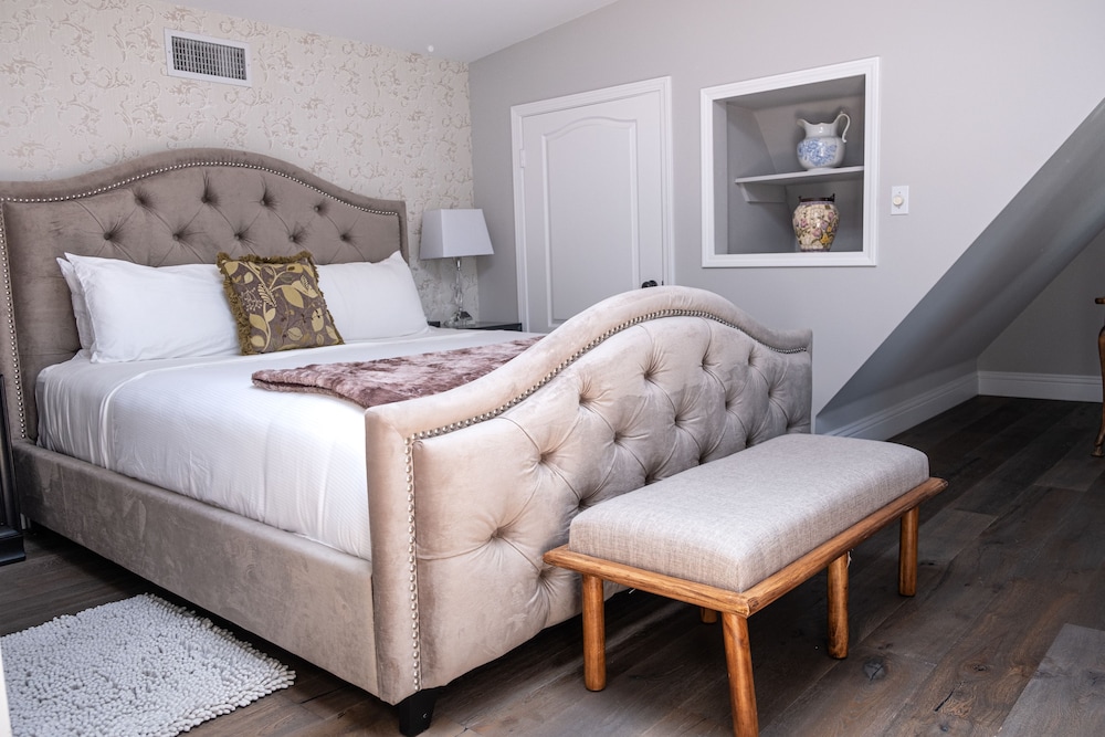 Premium Studio Suite, 1 Bedroom (Room 13 - 2 Bedroom Suite)