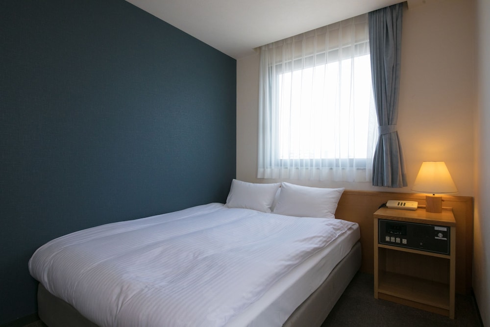 Corner Double Room, Non Smoking - Photo 2
