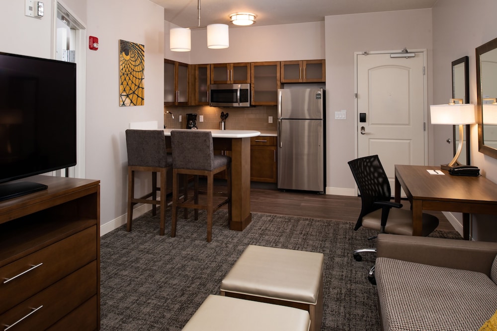 Suite, 2 Queen Beds - Photo 2