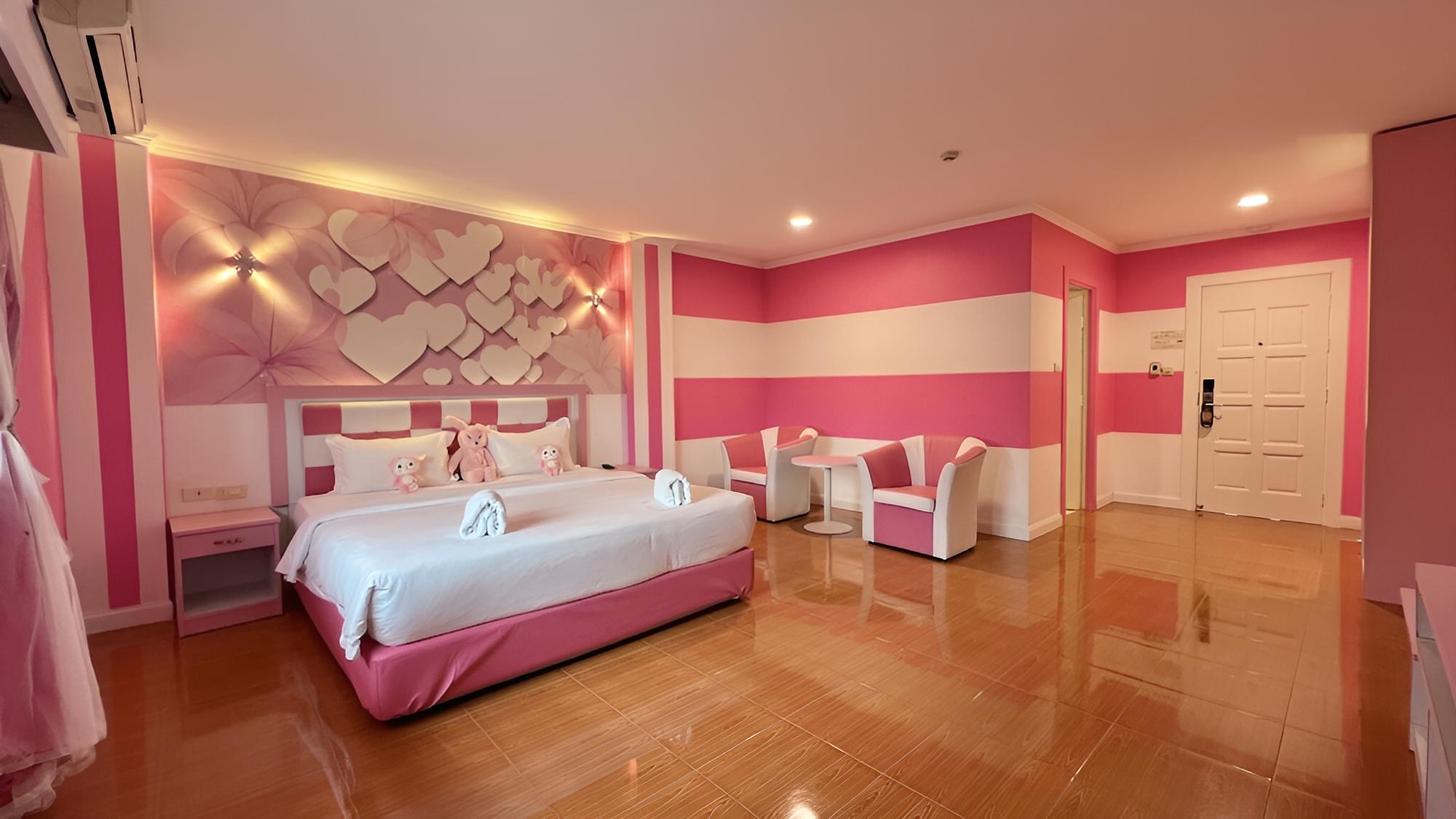 Superior Room, 1 King Bed photo 3