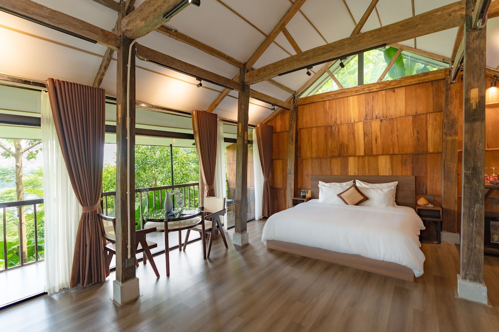 Suite, Lake View