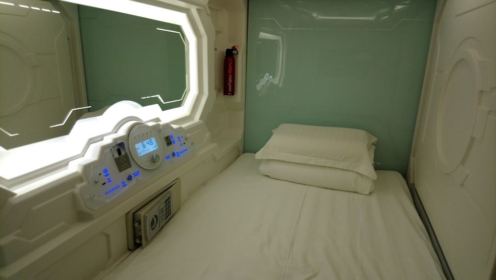 1 Capsule Bed photo 1