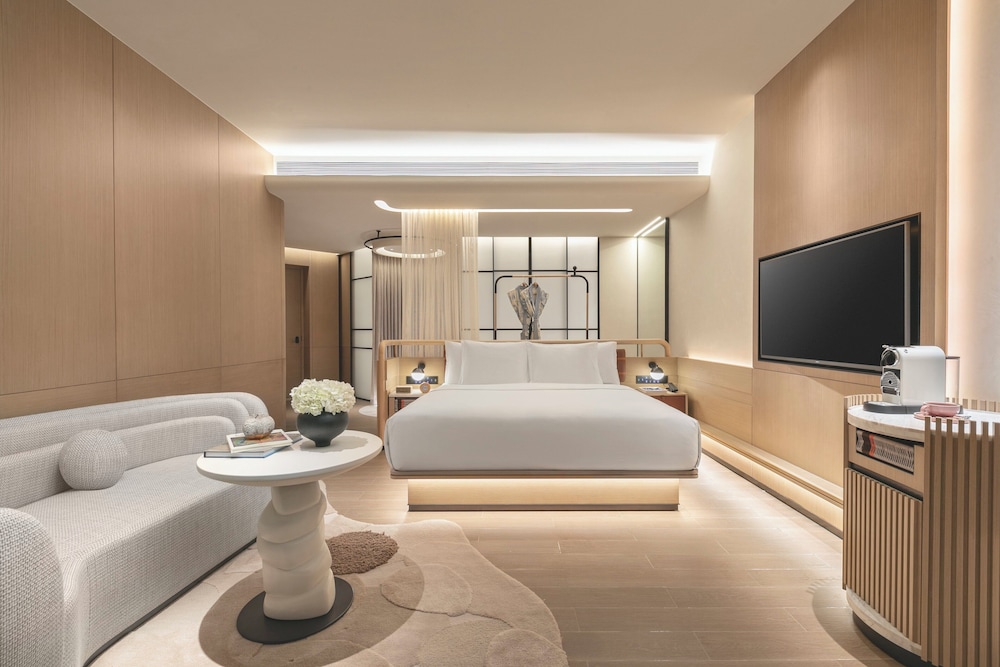 Standard Room, 1 King Bed