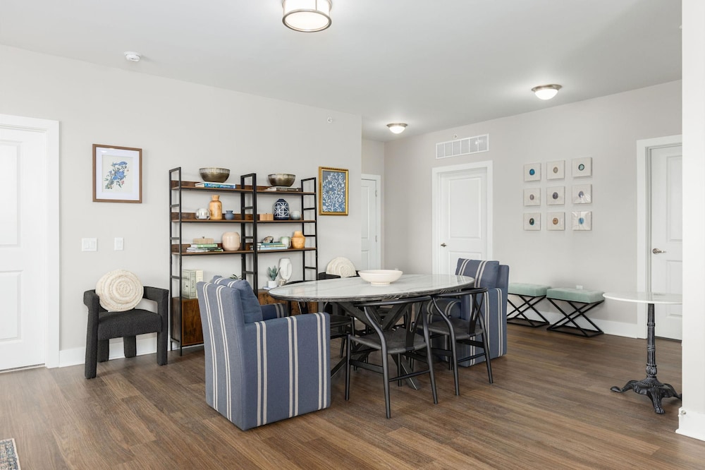 Downtown Luxury - Top Floor 2BR at Topiary Park, 写真 24