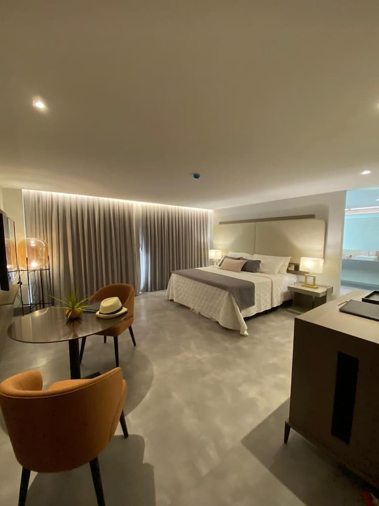 Romantic Studio Suite, 1 King Bed, Bathtub, Ocean View