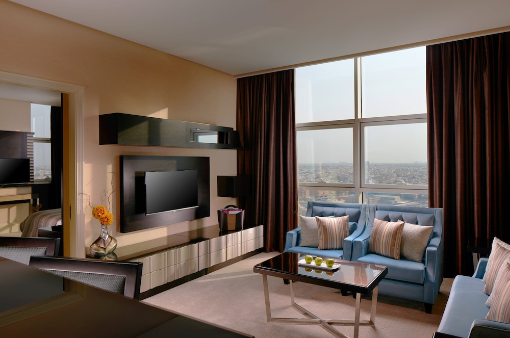 Business Suite, Club Lounge Access (Club)