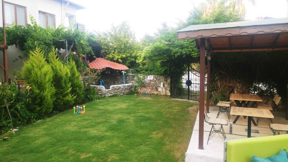 Standard Twin Room, Multiple Beds, Garden View photo 3