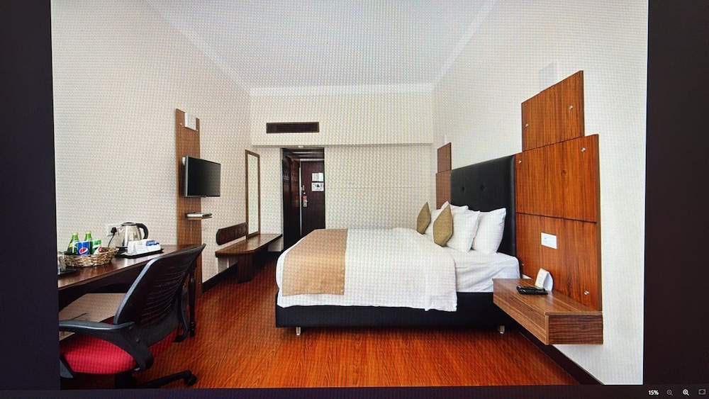 Deluxe Room, 1 King Bed - Photo 5