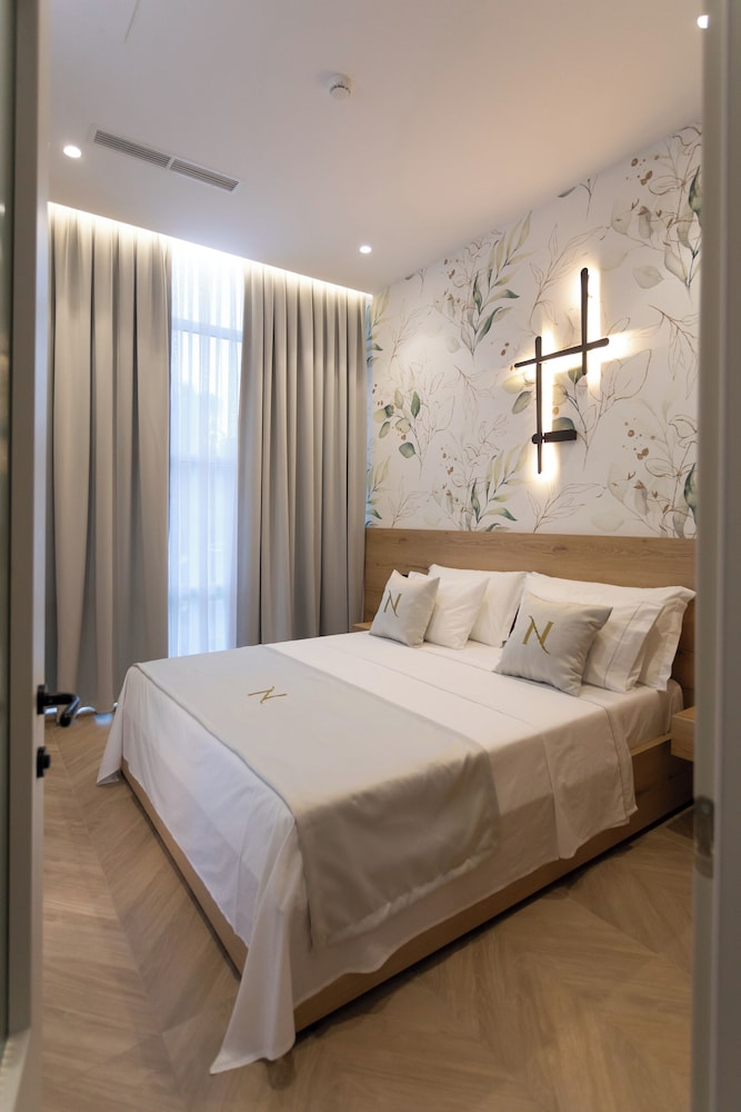 Deluxe Studio Suite, City View photo 1