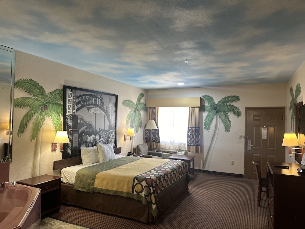 Royal Studio Suite, 1 King Bed, Non Smoking, Jetted Tub photo 1