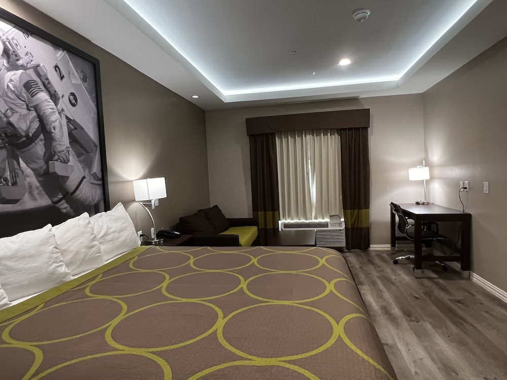 Deluxe Suite, 1 King Bed, Non Smoking - Photo 6