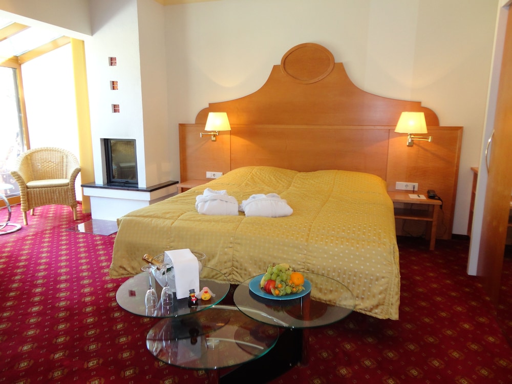 Honeymoon Suite, Fireplace