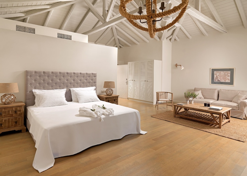 Deluxe Suite, Pool Access