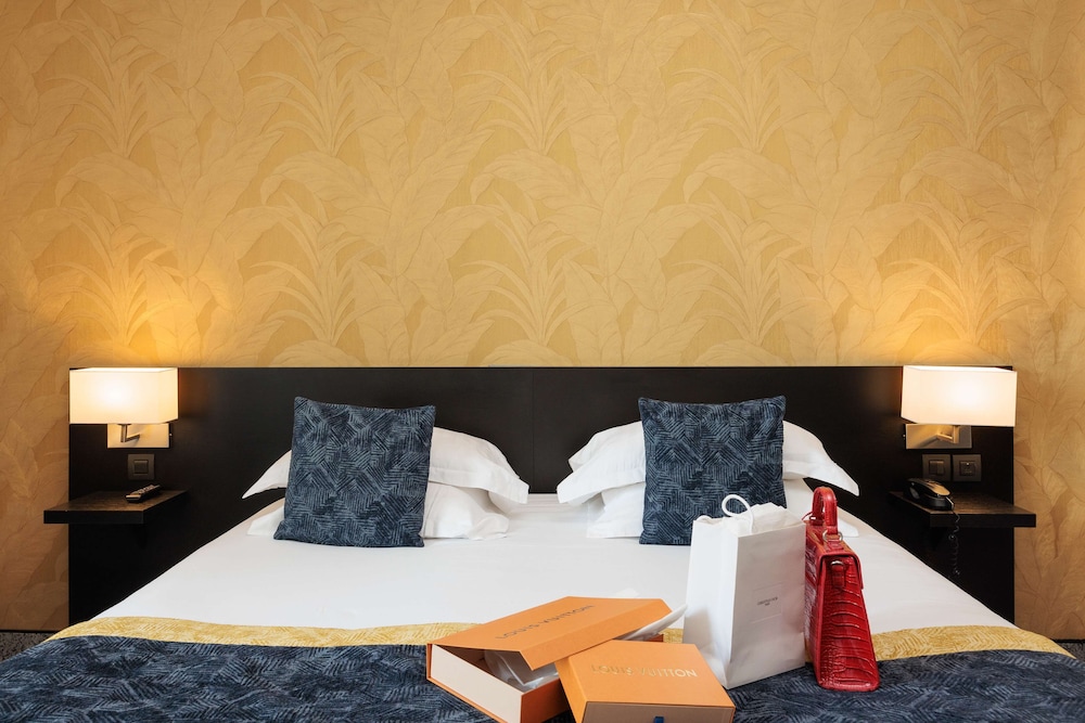Superior Room, 1 King Bed, Non Smoking (Twin bed on request) - Photo 11