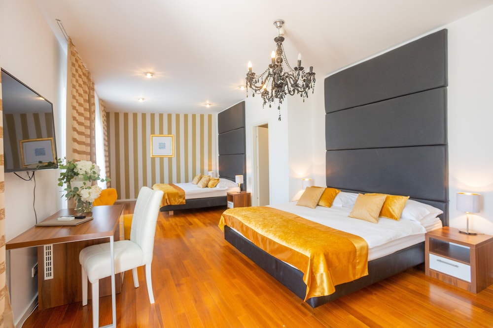 Deluxe Quadruple Room