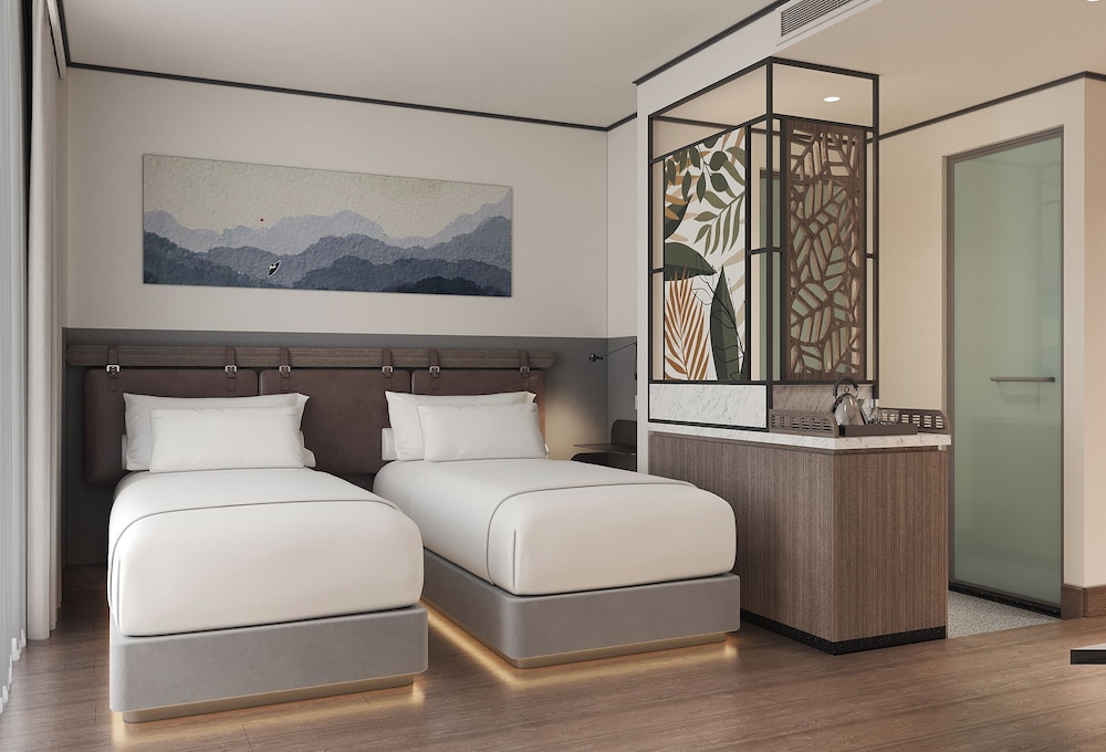 Superior Twin Room, City View