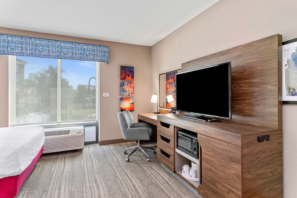 Room, 2 Queen Beds, Accessible, Bathtub
