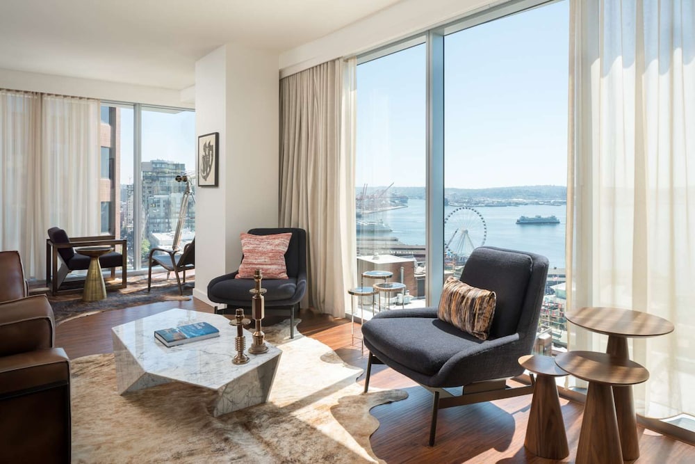 Suite (Thompson) photo 1