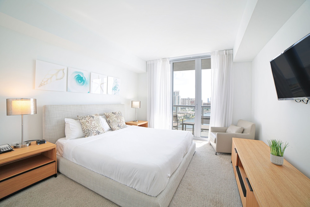 Luxury Condo, 1 Bedroom, Kitchen, Bay View photo 2