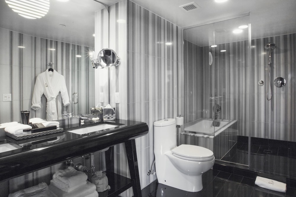 Suite, 1 Bedroom, River View - Photo 8