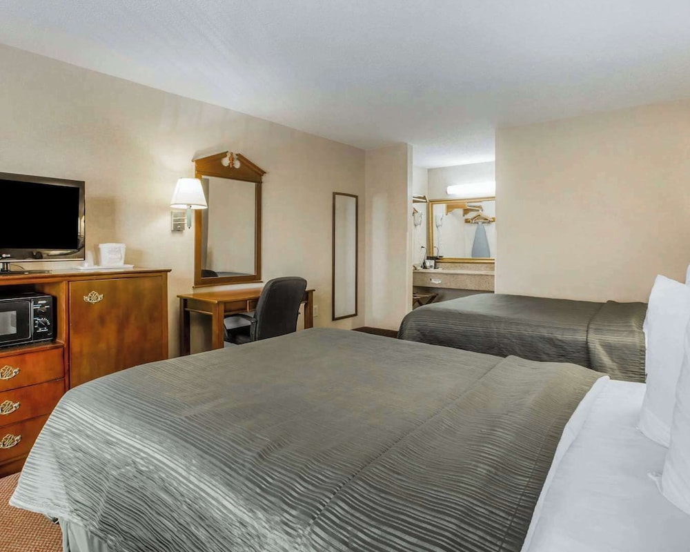 Standard Room, 2 Double Beds, Non Smoking - Photo 3