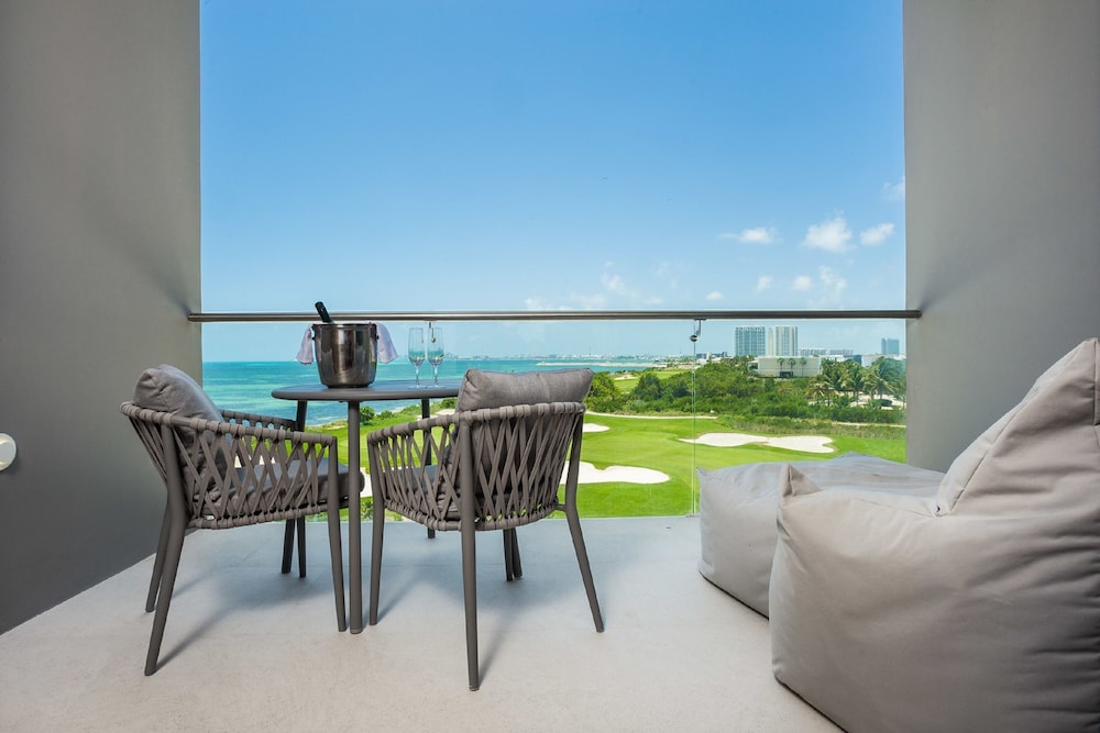 Deluxe Family Suite Golf & Ocean View