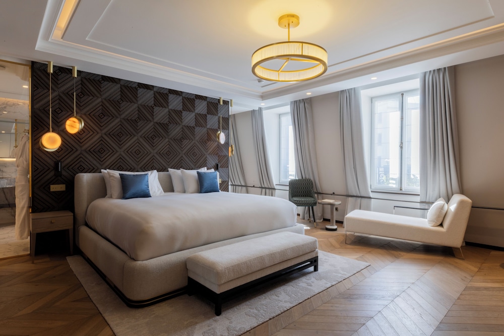 Apartment IV
