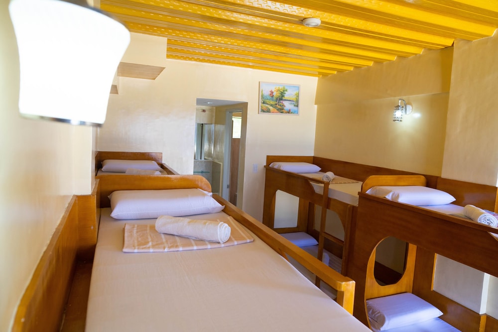 Kabarkada Room for 8