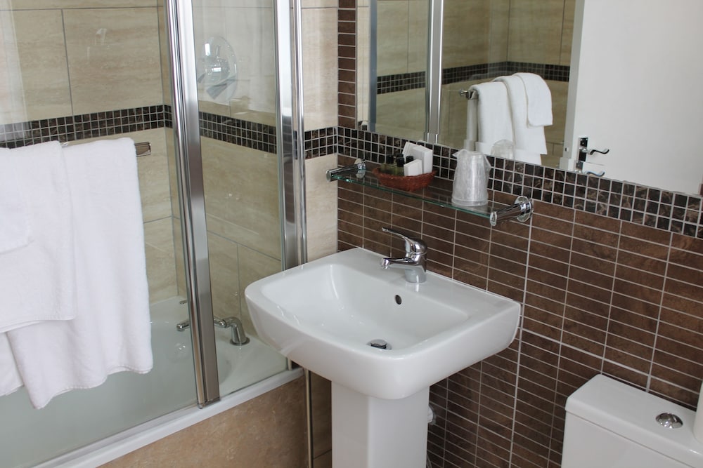 Premier Twin Room, Private Bathroom photo 1