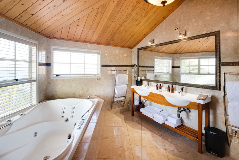 Main Suite - Photo 6