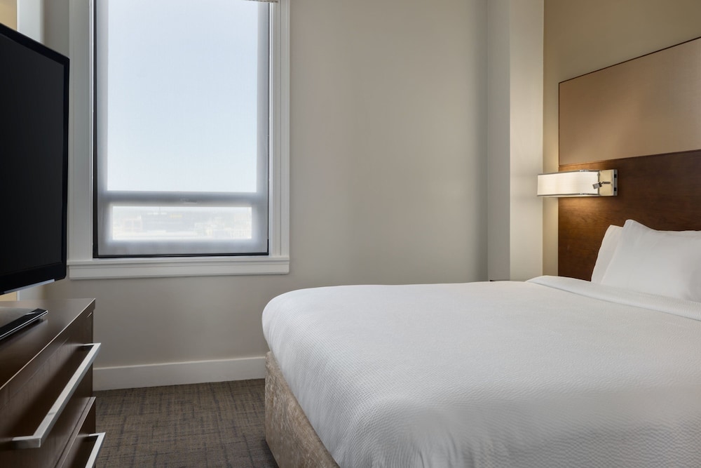Suite, 2 Bedrooms (Mobility Accessible, Roll-in Shower) photo 3