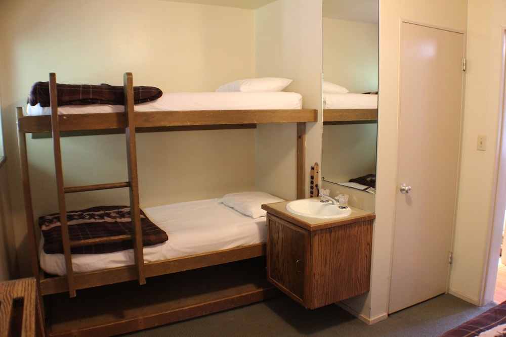 525 Bare Bones 1 Bedroom Unit photo 2