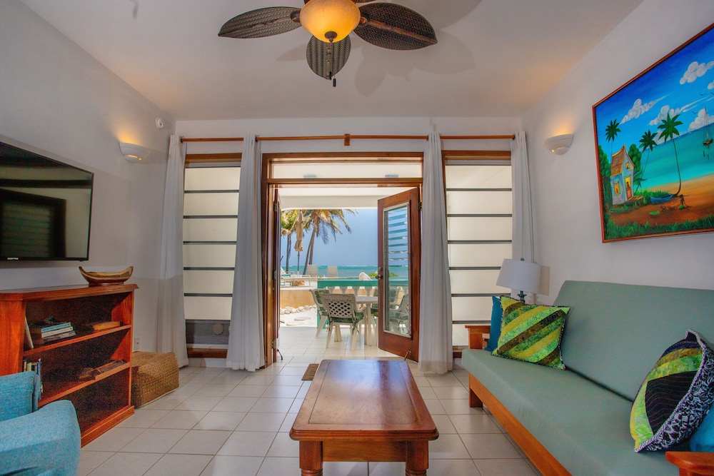 Condo (Coral Bay Villas - Starfish Suite)