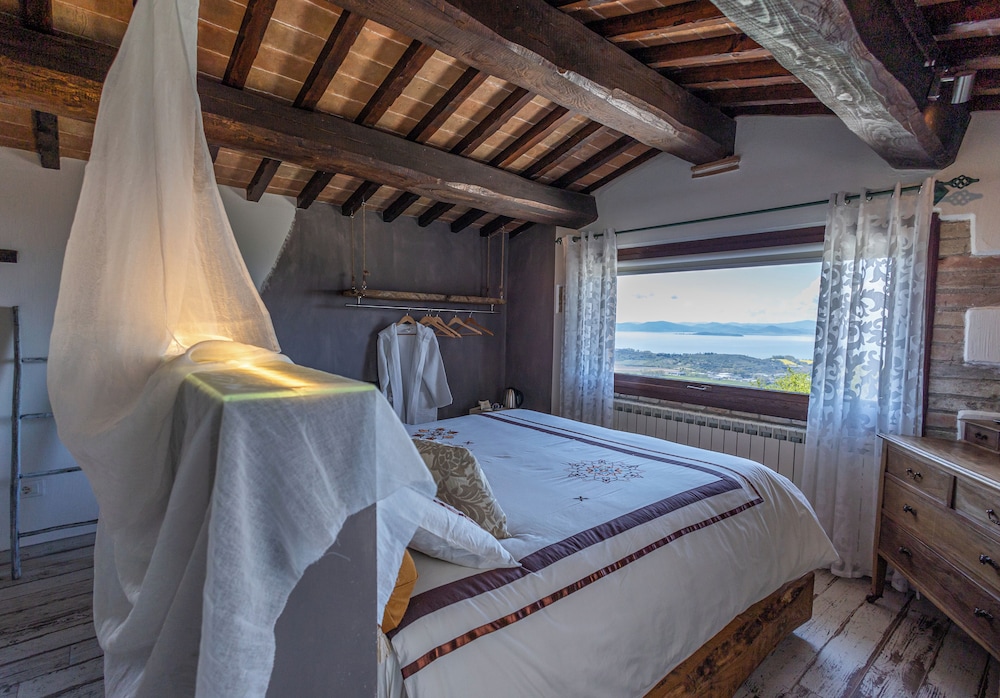 Room, 1 Queen Bed, Lake View photo 1