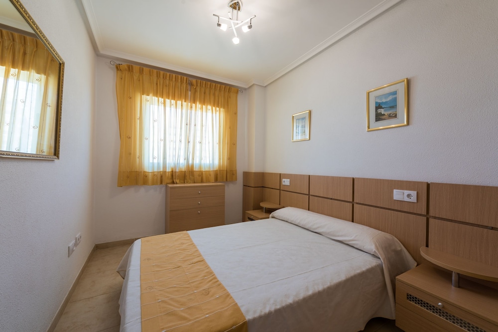 Apartamento, 2 Dormitorios, Vista parcial al mar (Apartamento Piso 3 N° 68)