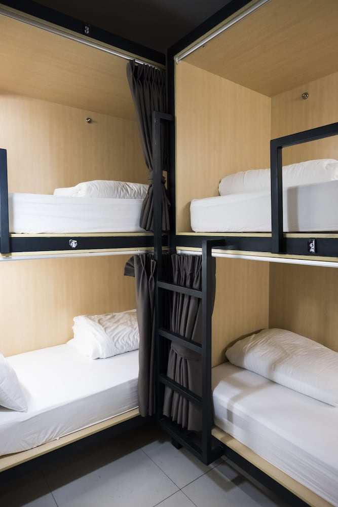 Deluxe 4-Bed Mixed Dorm photo 3